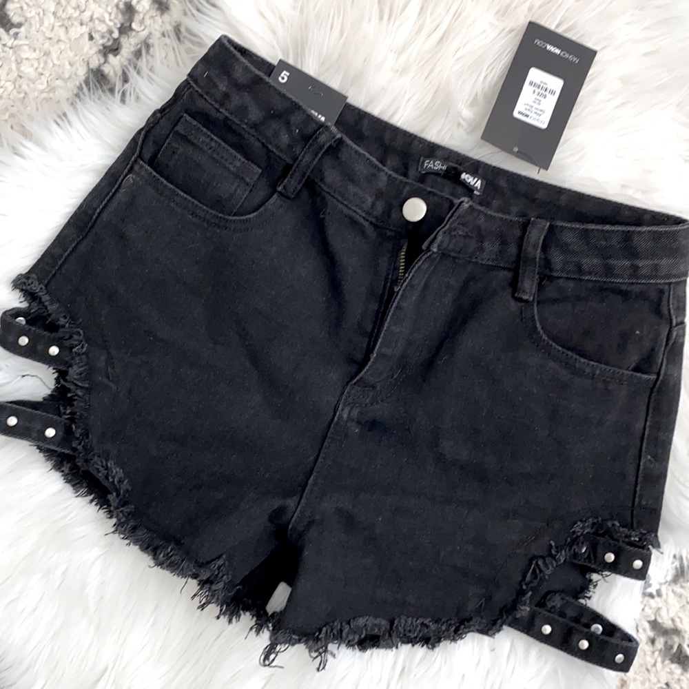 Fashion Nova, black denim shorts. Size 5